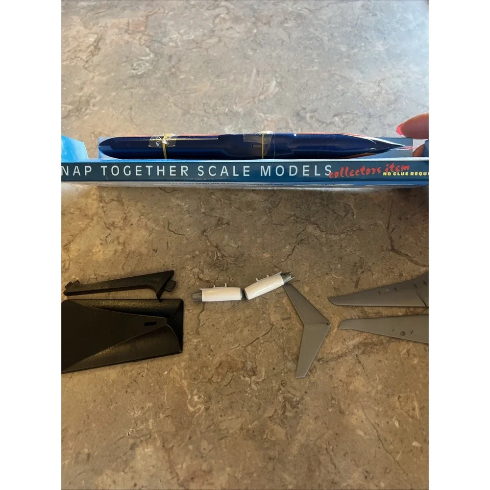 Vintage TWA Snap Together Plane With Stand N969TW plastic